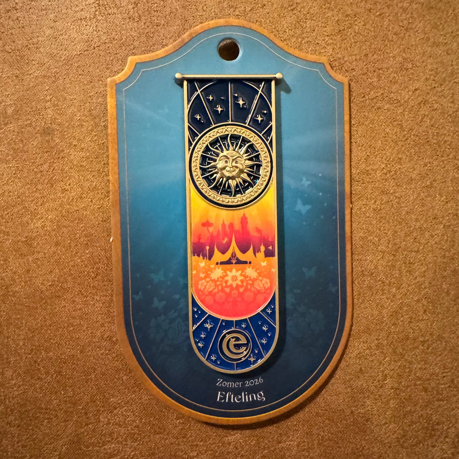 Efteling Zomerpin 2026 - Nummer 5, Verzamelen, Verzenden, Nieuw, Beeldje of Poppetje