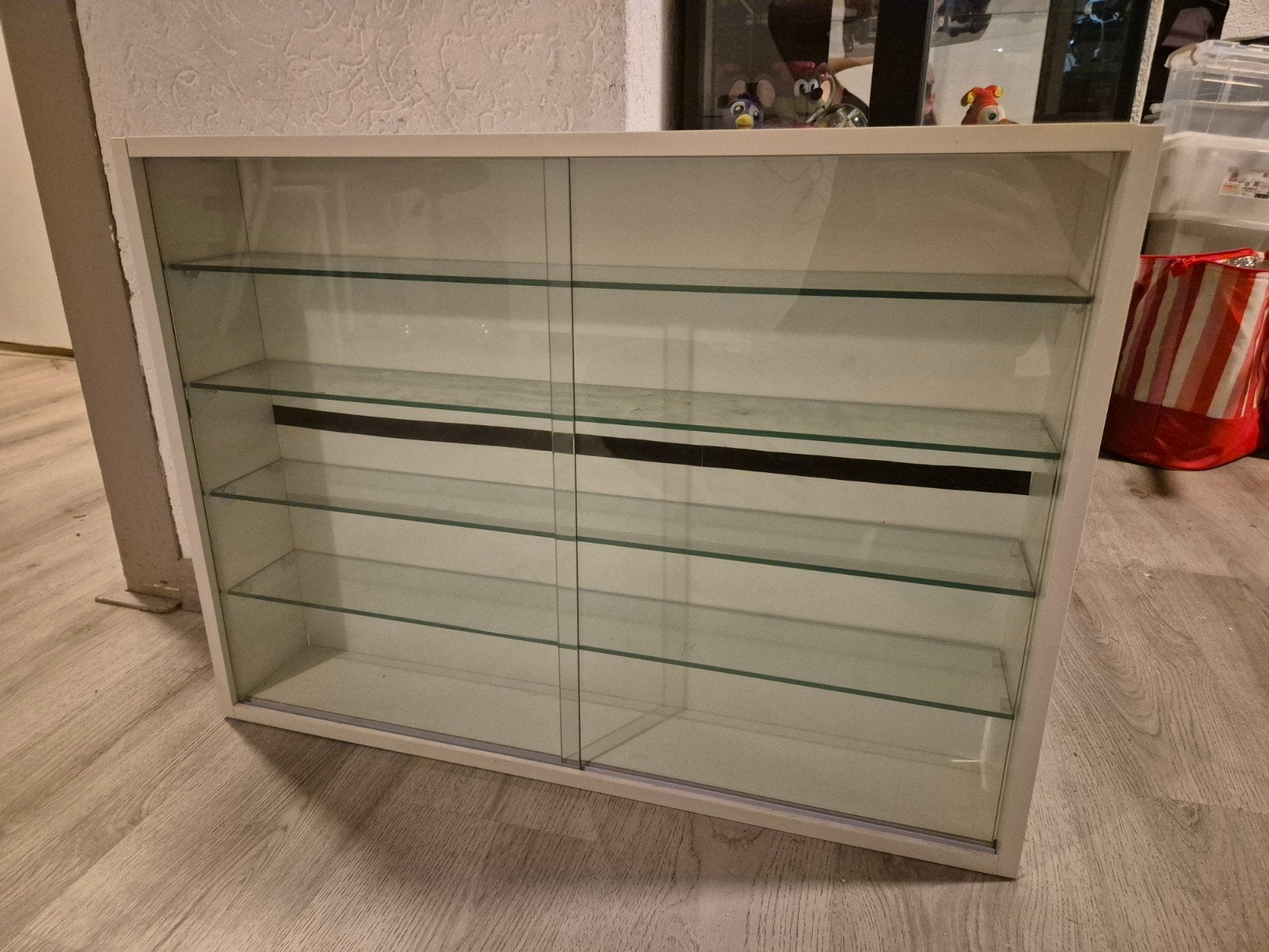 Witte vitrinekast (hangkast), Ophalen, 50 tot 100 cm, Minder dan 25 cm, Minder dan 100 cm