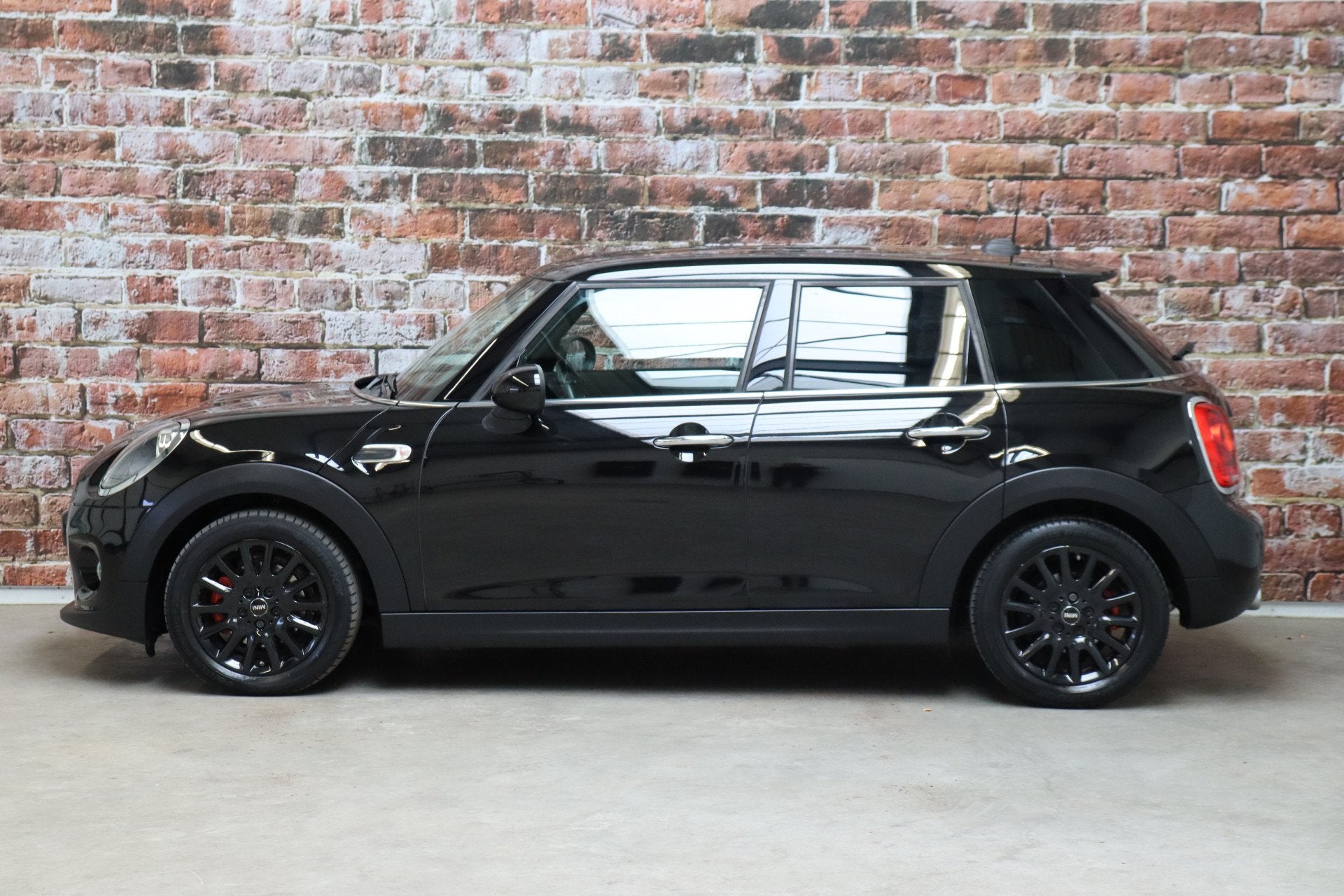 MINI Hatchback Cooper Business 5 deurs / Airconditioning / P, Auto's, Voorwielaandrijving, Dealer onderhouden, Gebruikt, Origineel Nederlands