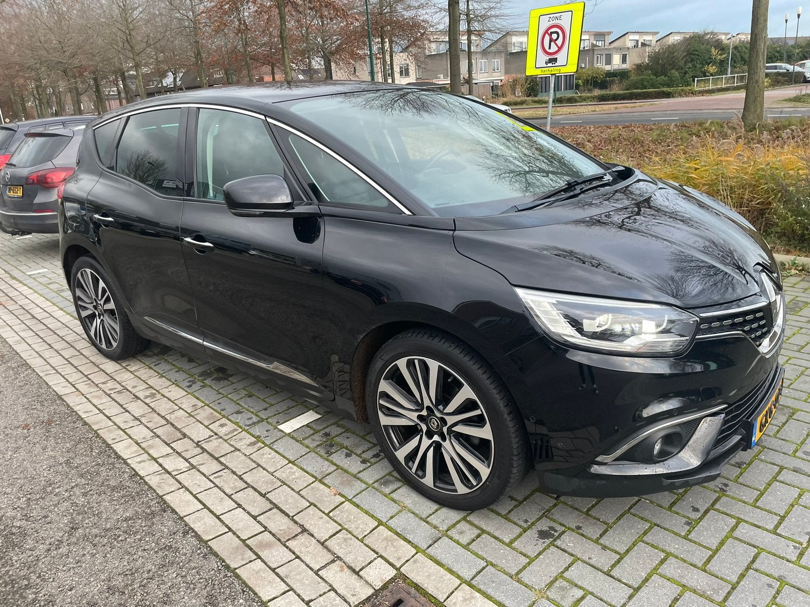 Renault Scénic INITIALE PARIS 1.7 110KW 2020 Zwart, Auto's, Renault, Particulier, Scénic, 360° camera, ABS, Achteruitrijcamera