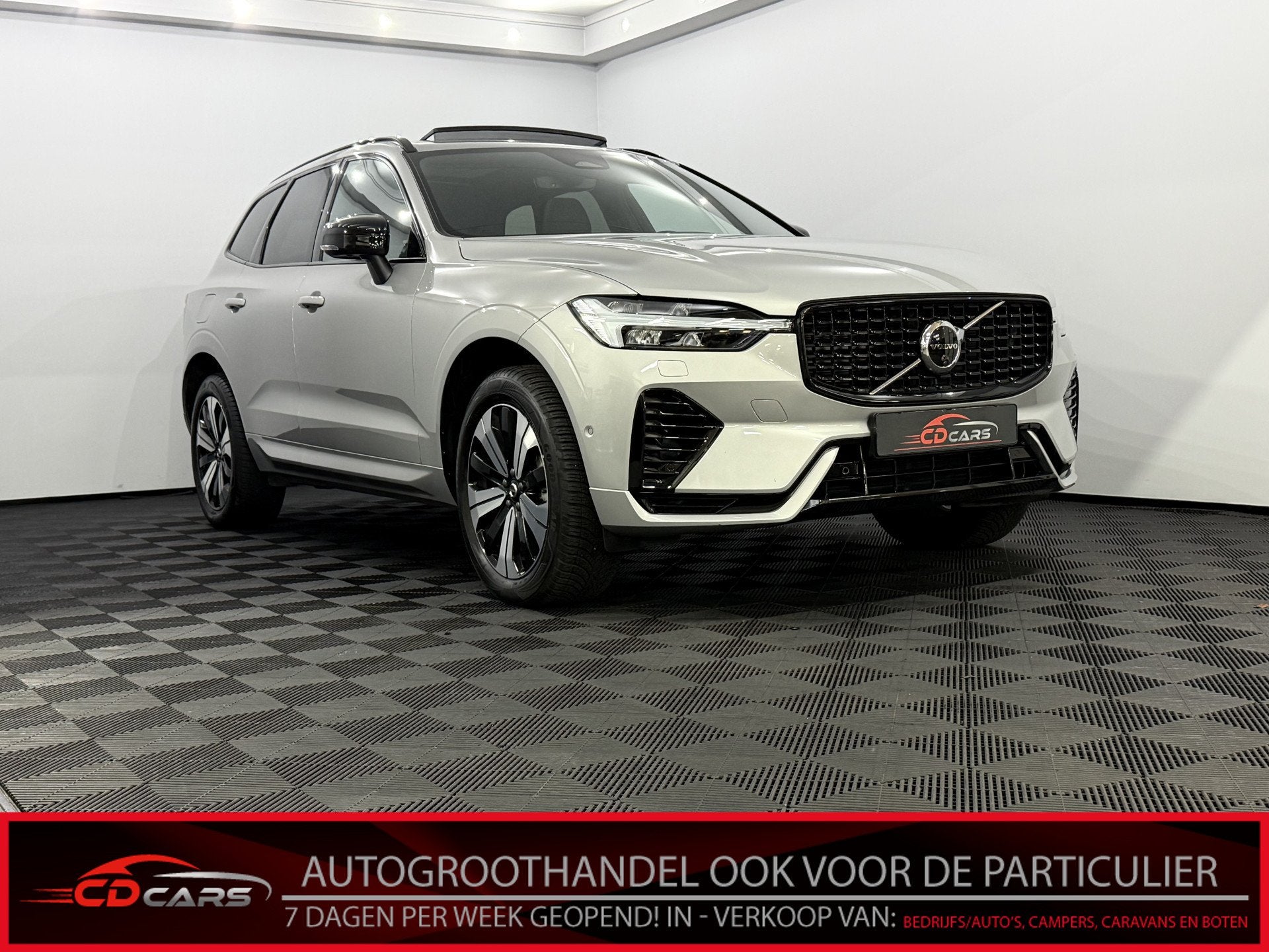 Volvo XC60 2.0 T6 Plug-in hybrid AWD Plus Dark Panoramadak,, Automaat, Gebruikt, 4 cilinders, 1969 cc