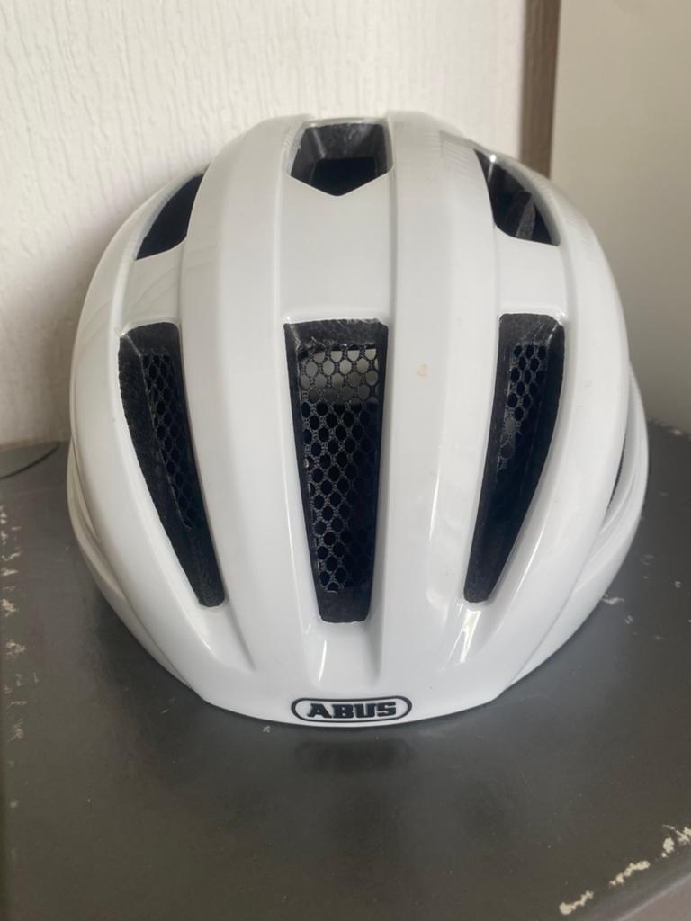 Abus Macator fietshelm - Zo goed als nieuw. Maat S (51-55cm), Fietsen en Brommers, Fietsaccessoires | Fietshelmen, Ophalen, Zo goed als nieuw