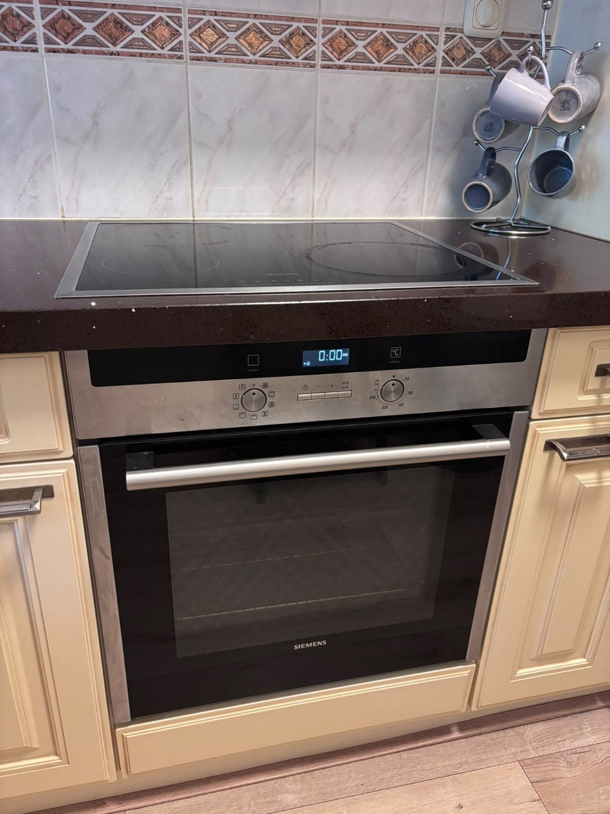 Foto 3 van Complete keuken met koelkast , oven, en vaatwasser