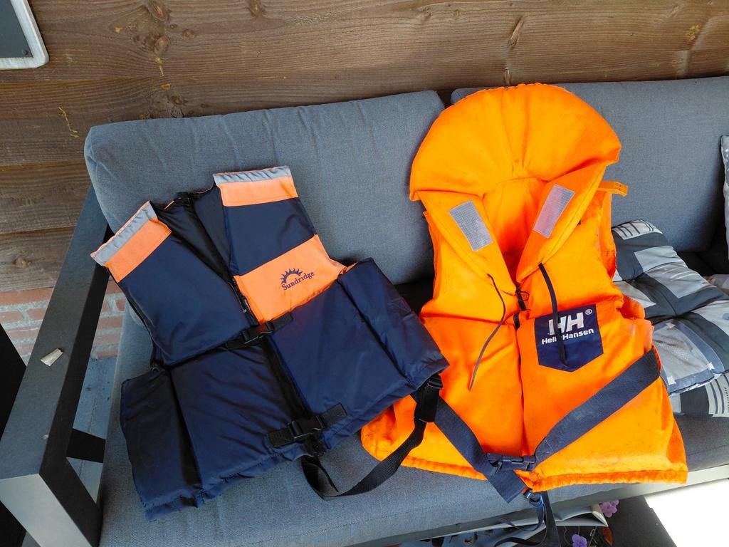 2 reddingsvesten: Sundridge en Helly Hansen, Watersport en Boten, Ophalen of Verzenden, Gebruikt
