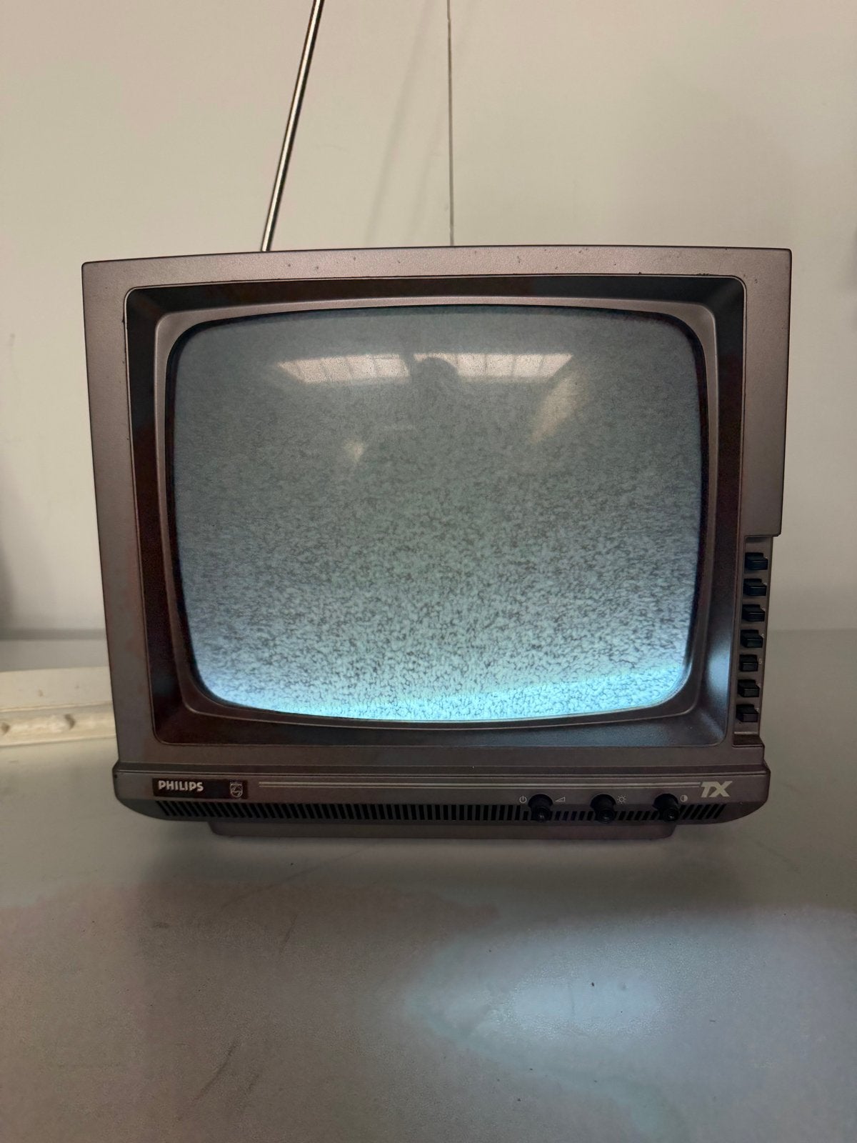 Vintage Philips draagbare zwart wit televisie - Retro TV, Audio, Tv en Foto, Ophalen of Verzenden, Gebruikt, Minder dan 40 cm