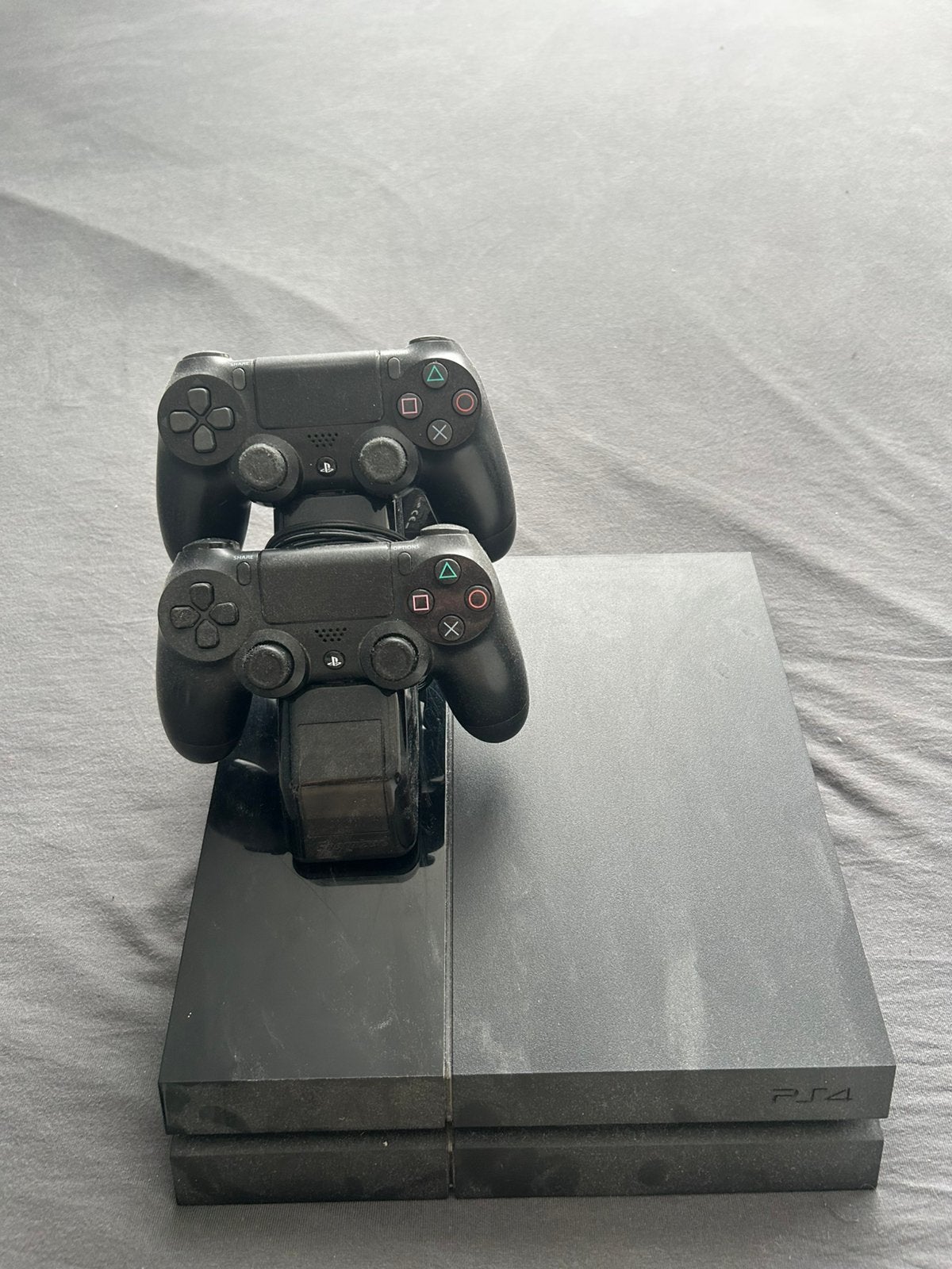 Defecte Playstation 4 inclusief 2 werkende controllers, Spelcomputers en Games, Met 2 controllers, Ophalen of Verzenden, Niet werkend