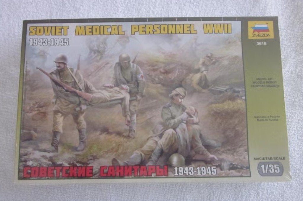 Zvezda Medical Personnel WWII schaal 1:35 ongebouwd., Ophalen of Verzenden, Nieuw, 1:35 tot 1:50, Figuur of Figuren