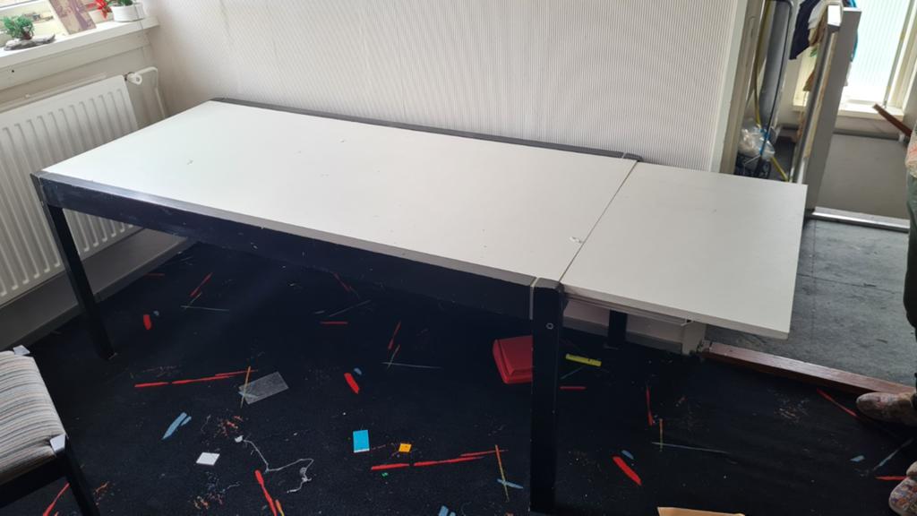 Stevig eettafel met gebruikssporen, Ophalen, Overige typen, Gebruikt, Hout