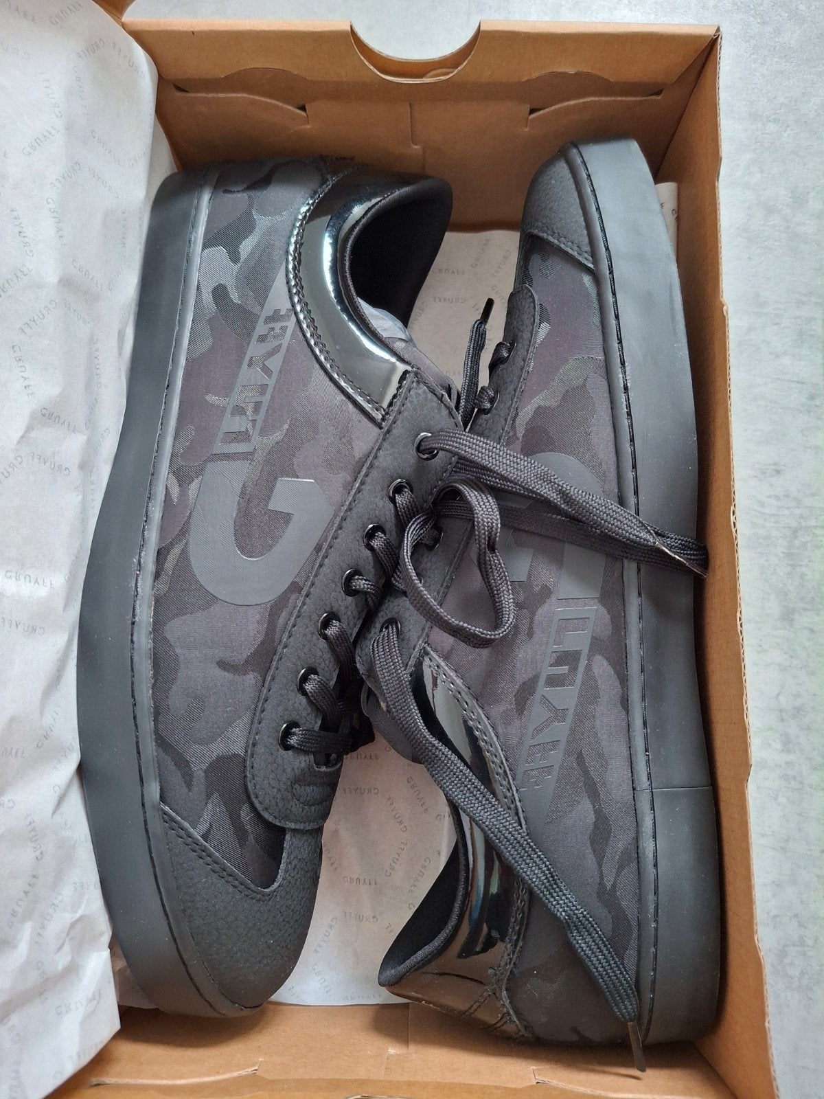 Cruyff schoenen maat 44 - Zwarte sneakers camouflageprint, Kleding | Heren, Schoenen, Ophalen of Verzenden