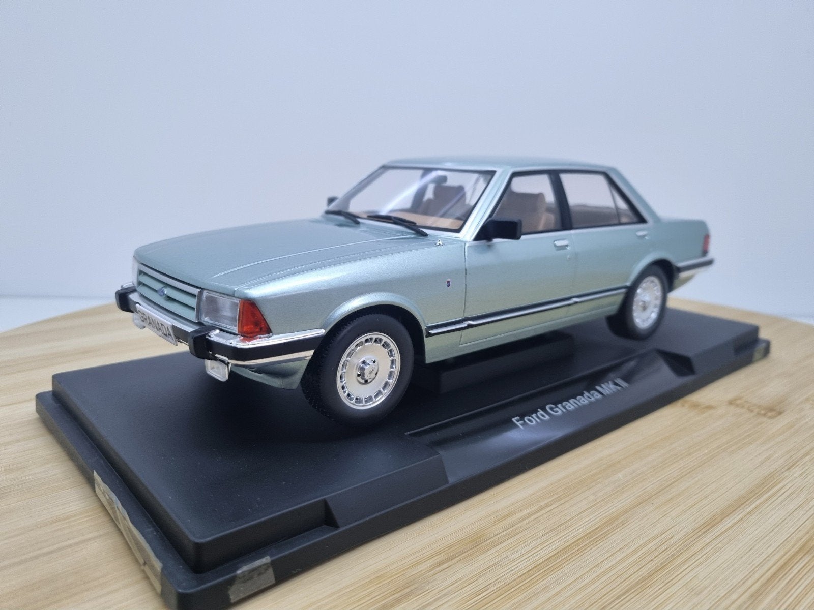 Aanbieding! Ford Granada MK II 2.8 Ghia 1:18, Hobby en Vrije tijd, Modelauto's | 1:18, Overige merken, Verzenden, C, Nieuw