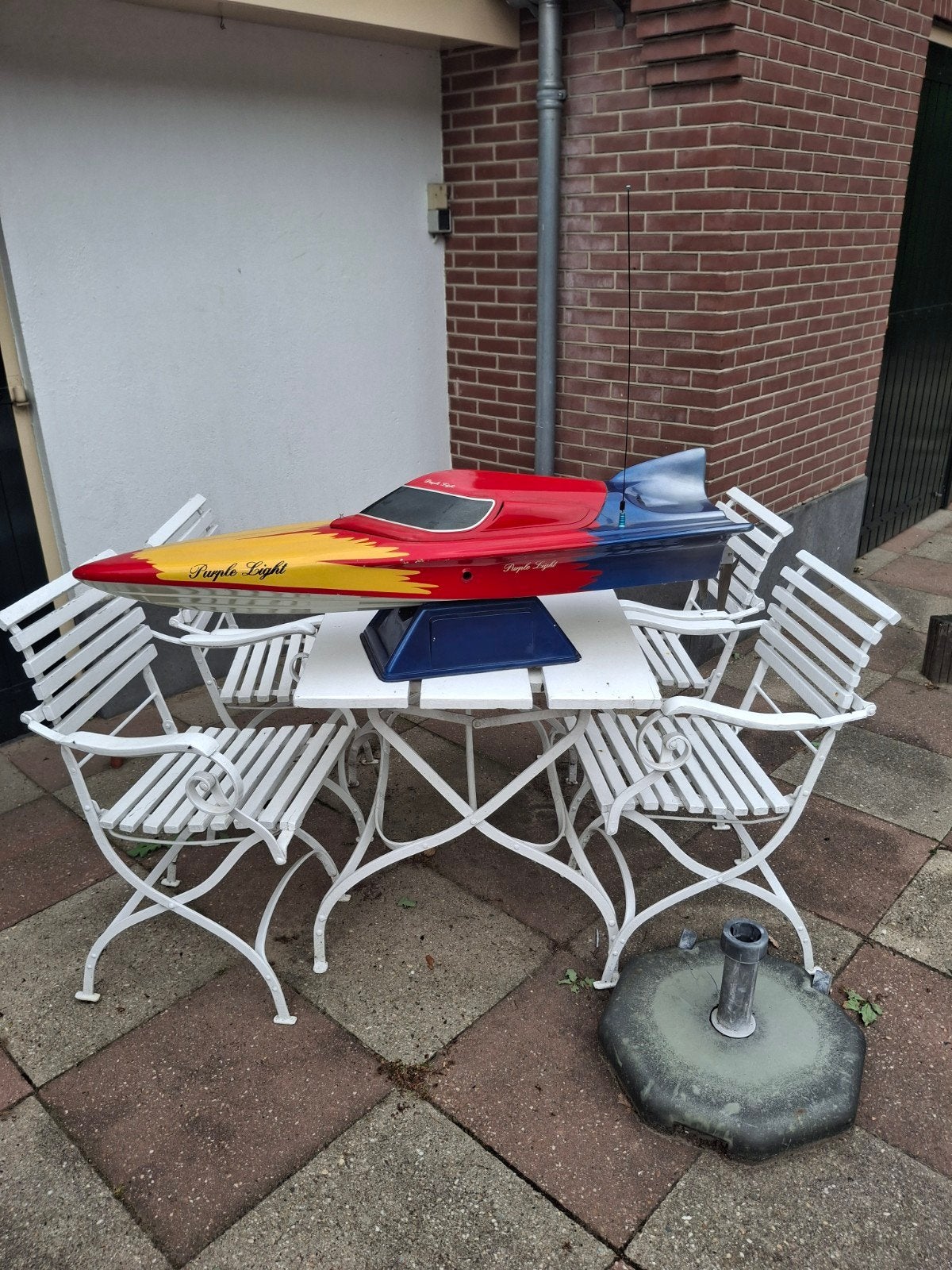 Modelboot polyester met motor, 118x47 cm, Ophalen, Gebruikt