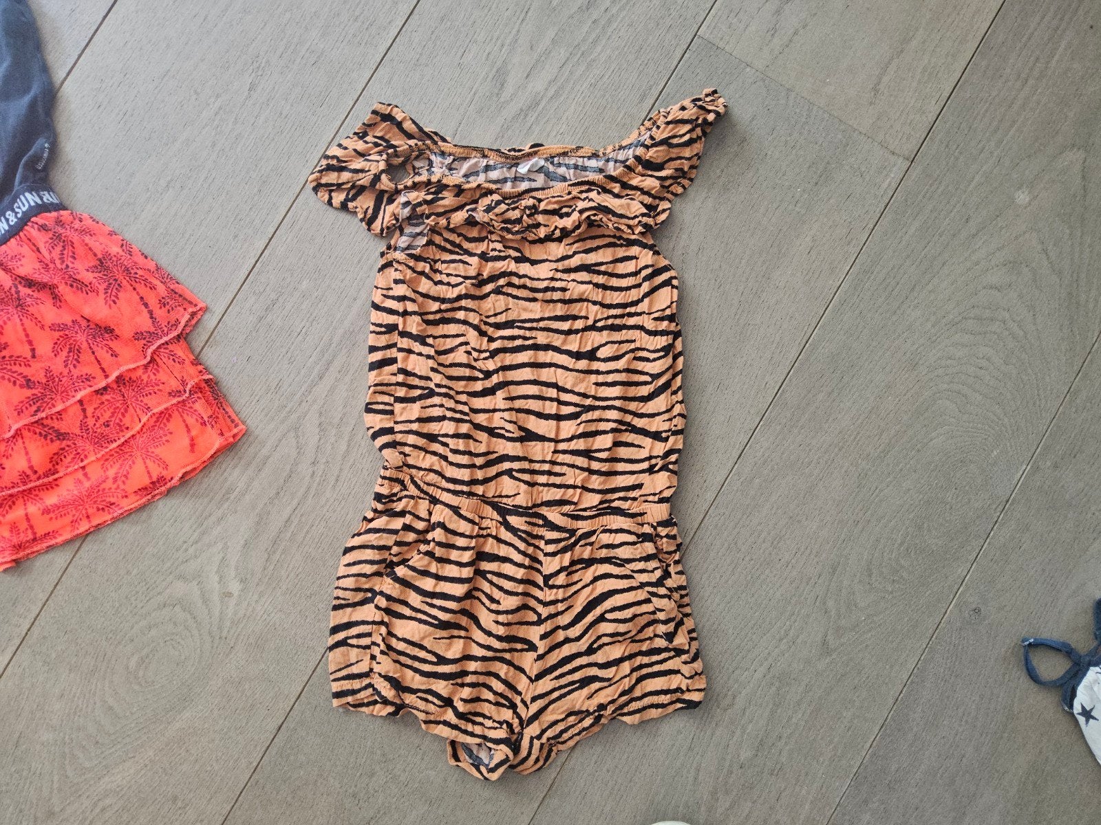 Tijgerprint zomer jumpsuit met korte broek HEMA mt 134, 140, Ophalen of Verzenden, Zo goed als nieuw, Hema, Meisje