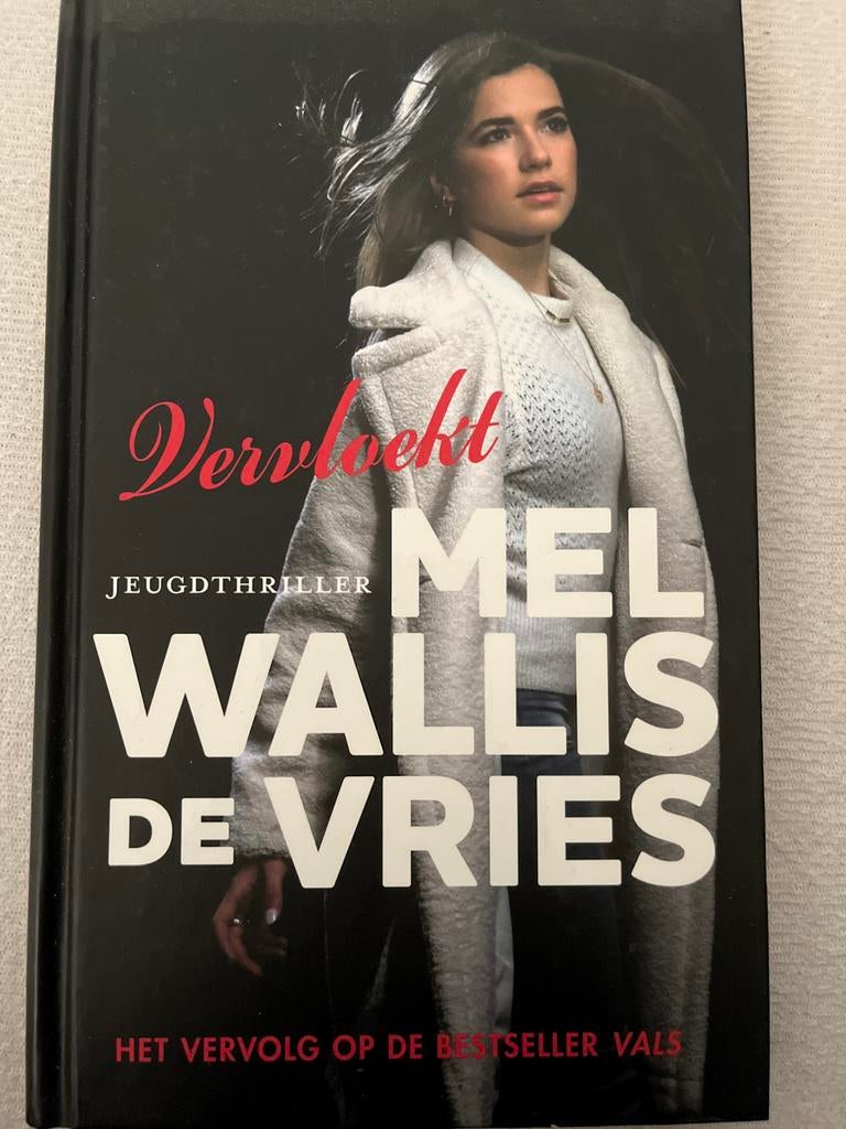 Vervloekt - Mel Wallis de Vries, Ophalen of Verzenden, Gelezen, Nederland