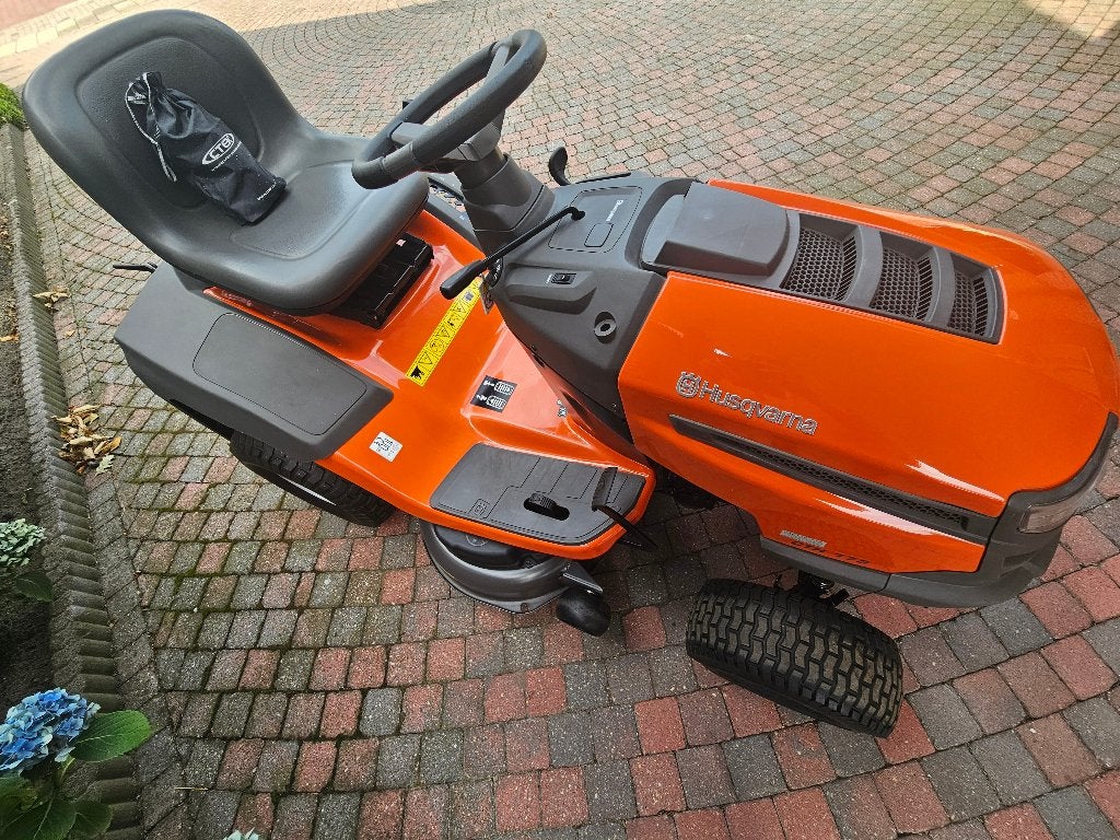 Husqvarna Zitmaaier - Zo goed als nieuw, weinig gebruikt, Ophalen, Zo goed als nieuw, Husqvarna, 90 tot 120 cm