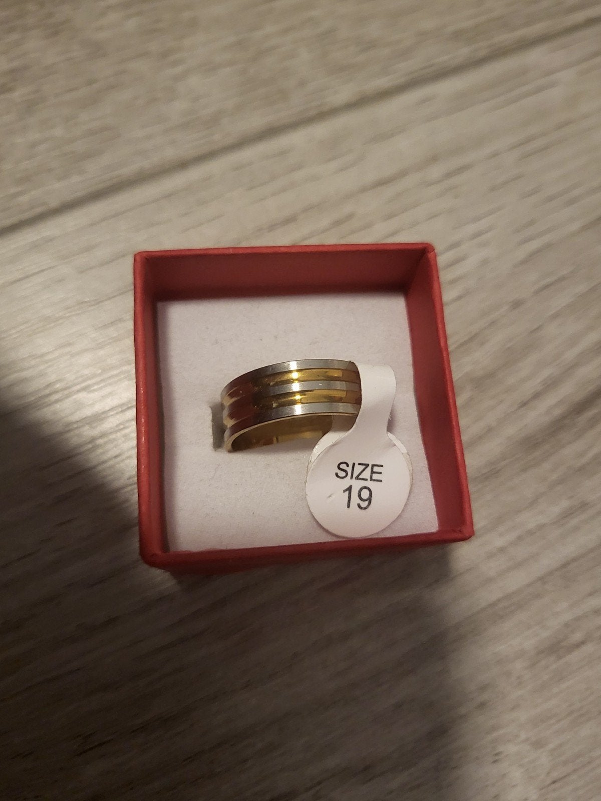 Nieuwe ring, maat 19, goud en zilverkleurig, Overige materialen, 19 tot 20, Nieuw, Ophalen of Verzenden