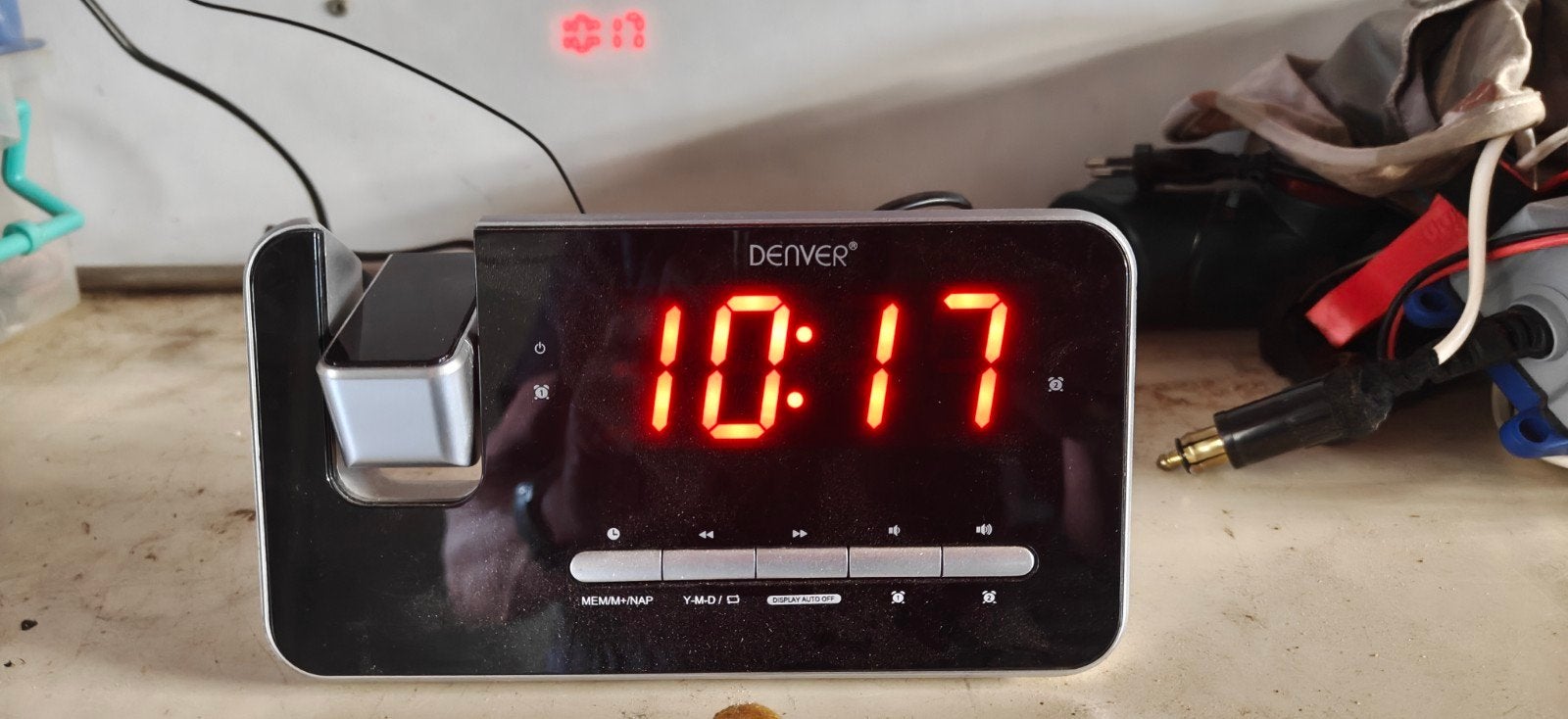 Denver wekkerradio met USB-oplader, Ophalen of Verzenden, Gebruikt, Digitaal
