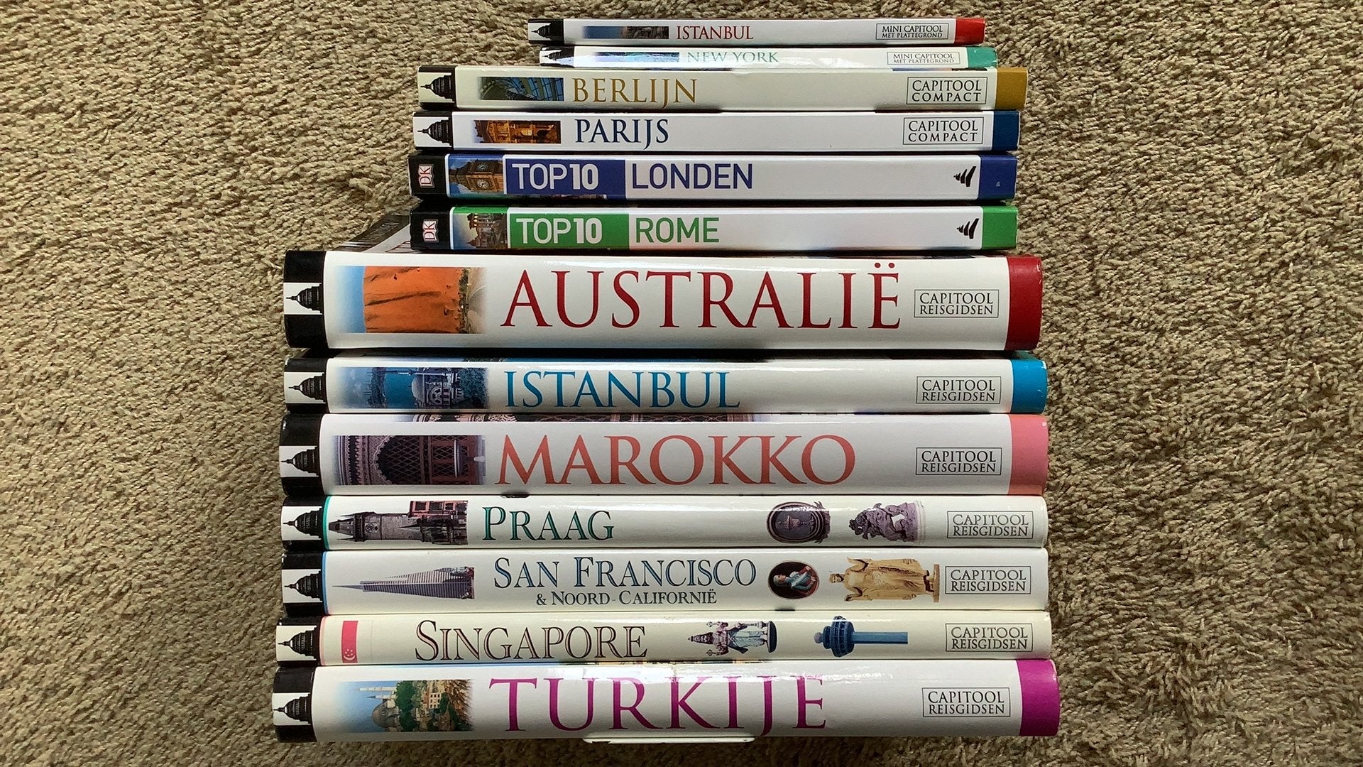 13 Capitool reisgidsen: Australië - Praag - Marokko - Rome -, Capitool, Europa, Ophalen of Verzenden, Zo goed als nieuw
