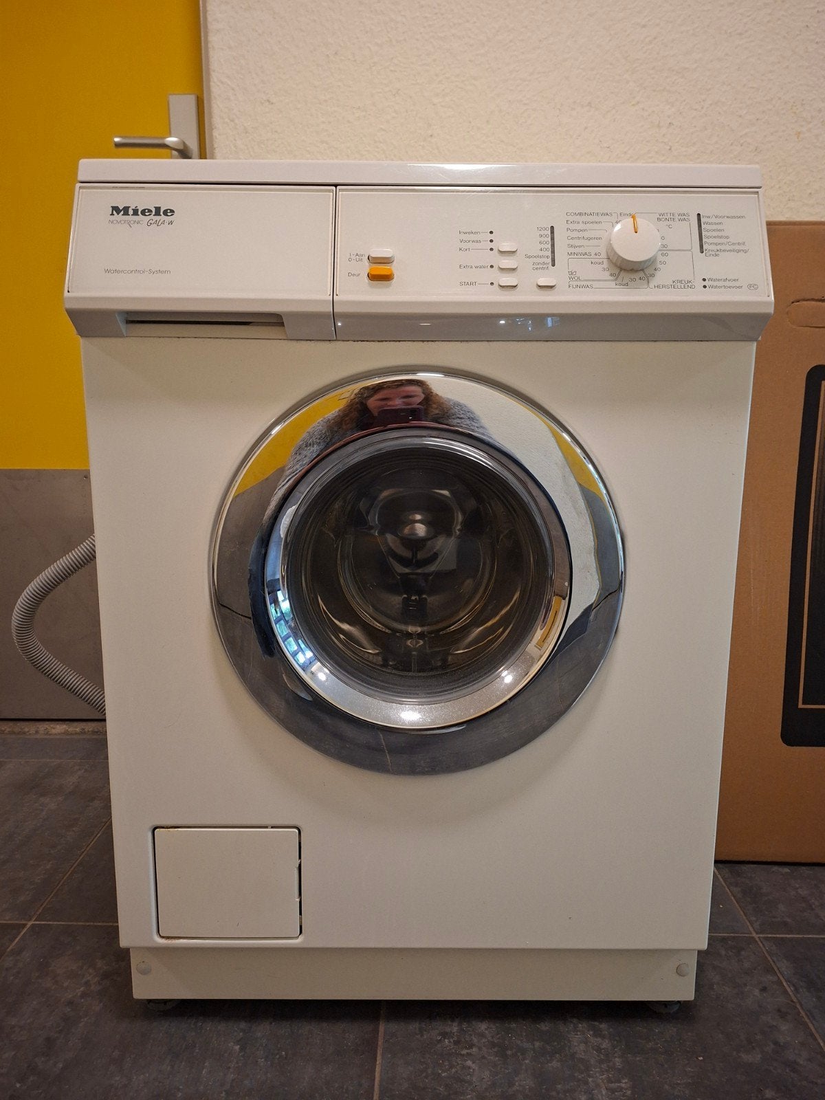 Wasmachine MIELE niet meer werkend, Ophalen, 1200 tot 1600 toeren, 85 tot 90 cm