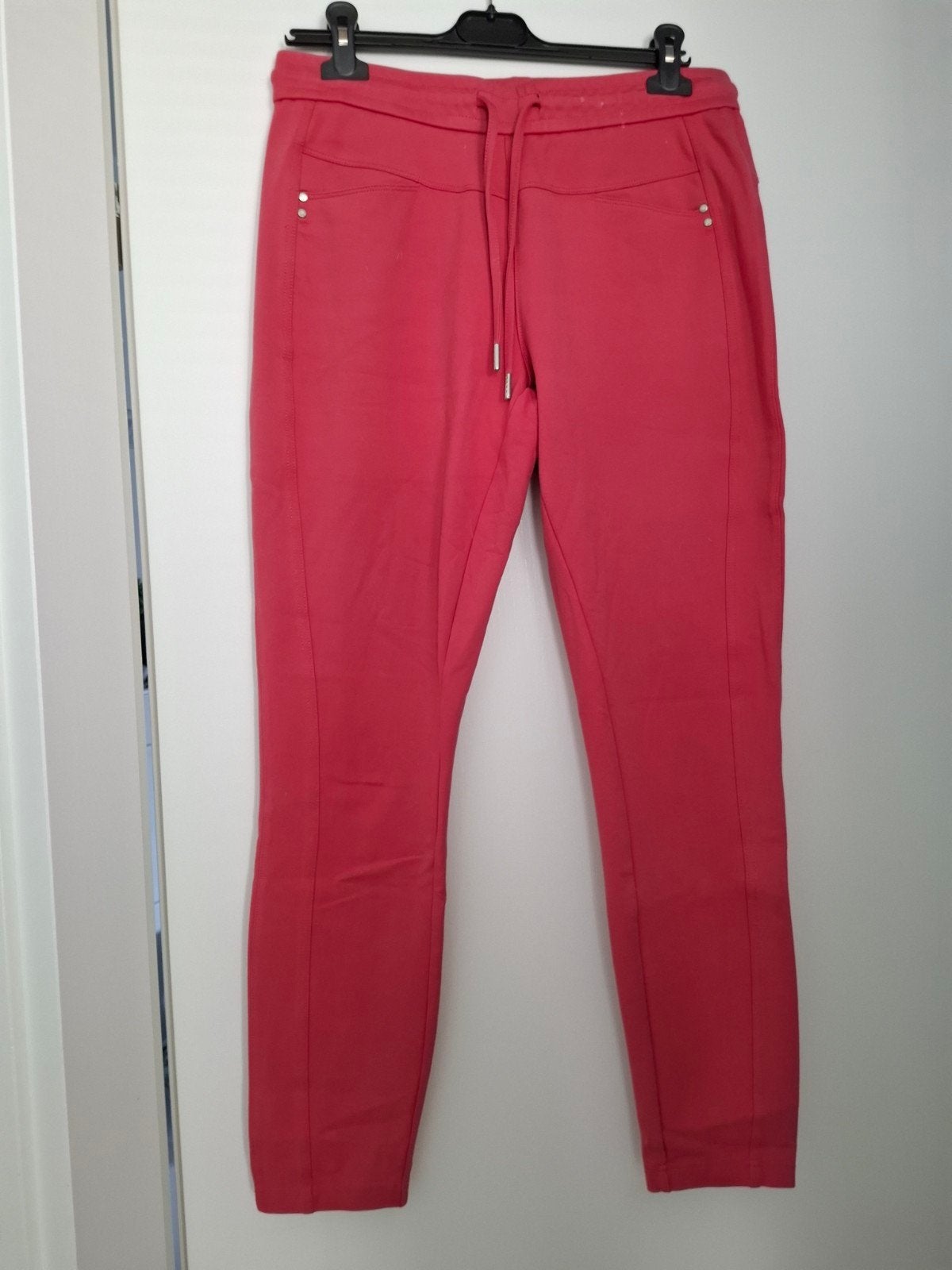 koraal kleurige stretch broek v Red Button maat 38., Kleding | Dames, Maat 38/40 (M), Ophalen of Verzenden, Zo goed als nieuw