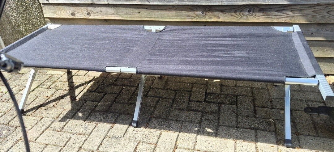 2 x Opvouwbaar campingbed / veldbed kampperbed met draagtas, Caravans en Kamperen, Kampeermeubelen, Ophalen of Verzenden, Gebruikt