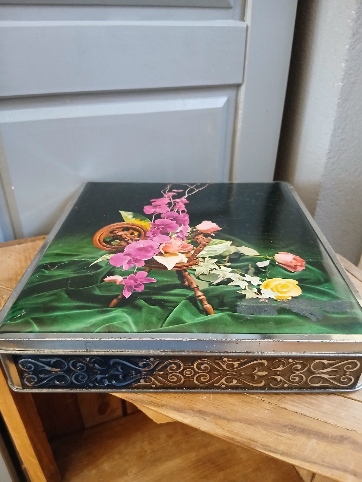 oud blik. gebloemd, Ophalen of Verzenden, Gebruikt, Koek(jes)