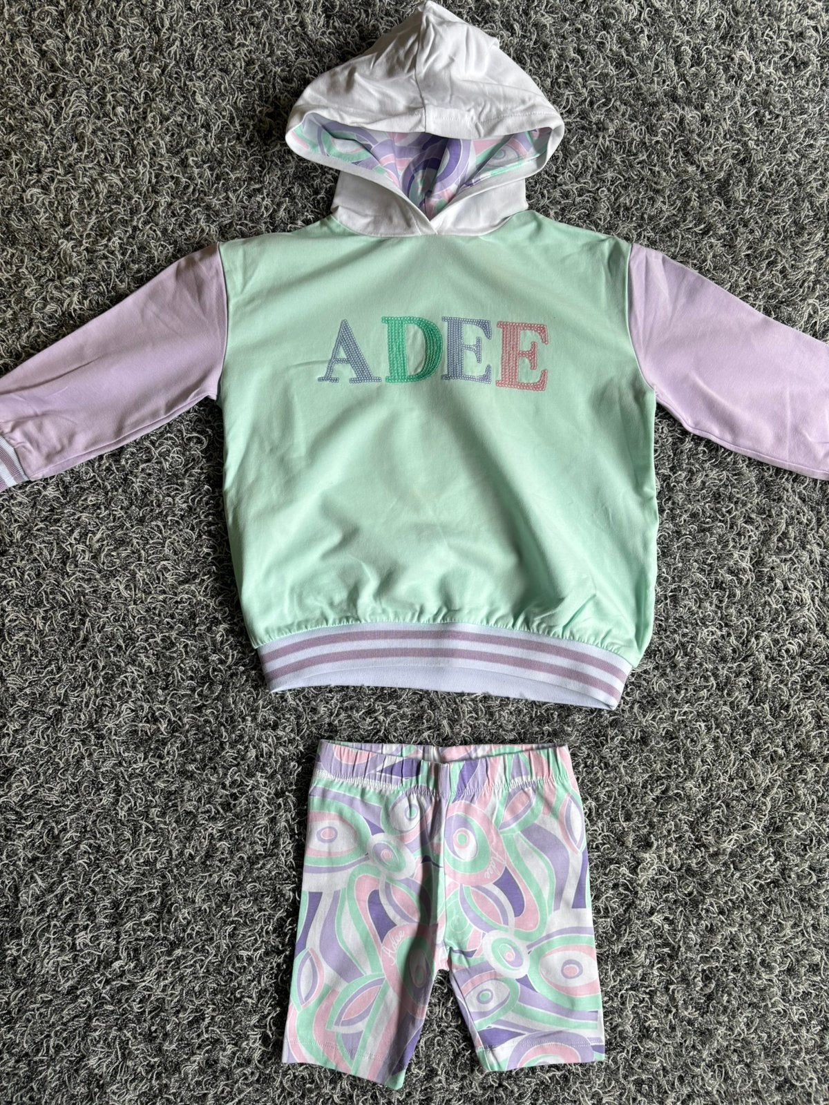 A dee oversized sweater met bijpassend korte legging 5 jaar, Ophalen of Verzenden, Zo goed als nieuw, Meisje, Setje