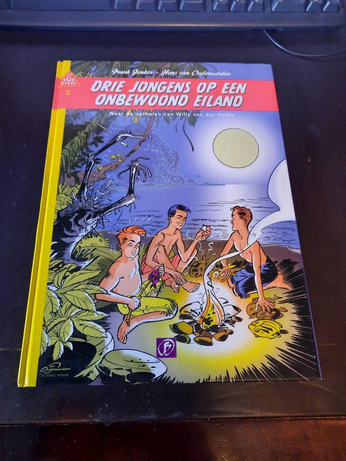 Bob Evers - Drie jongens op een onbewoond eiland-Gesigneerd, Gelezen, Eén stripboek, Ophalen of Verzenden, H. van Oudenaarden; Frits Jonker