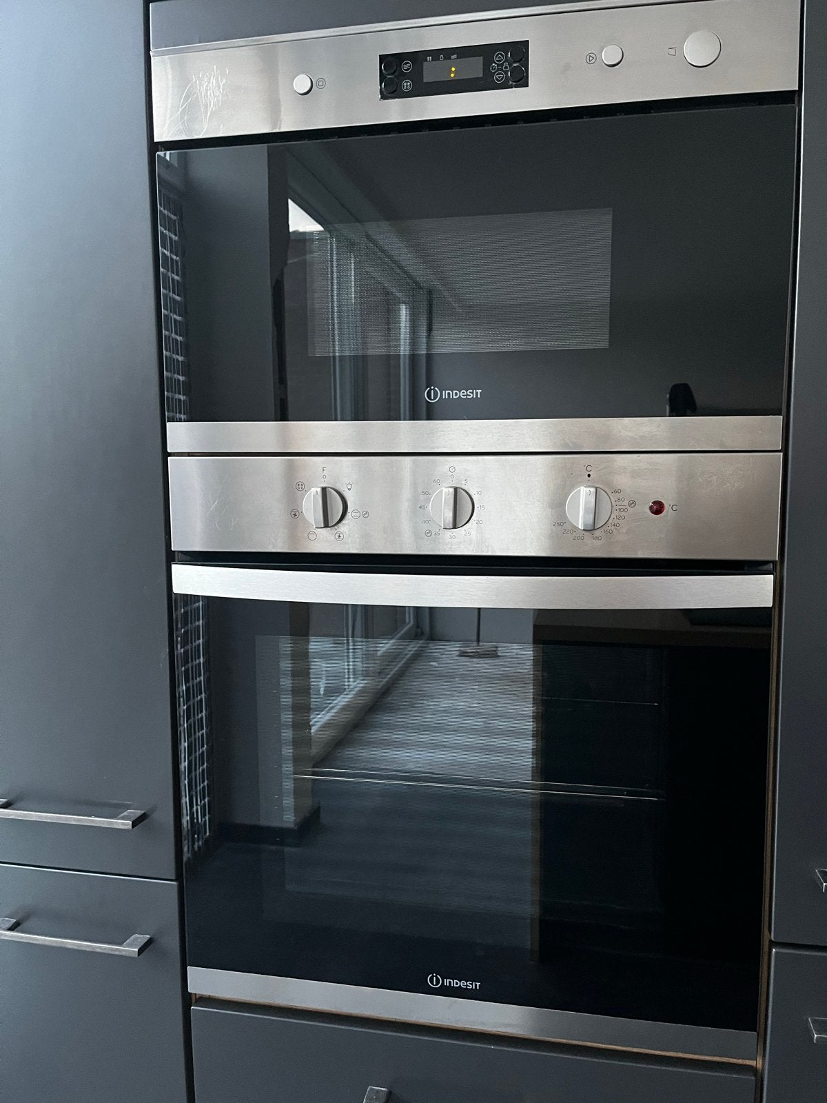 Moderne hoekkeuken met kookeiland en inbouwapparatuur, Huis en Inrichting, Keuken | Complete keukens, Ophalen, Gebruikt, Hoekkeuken