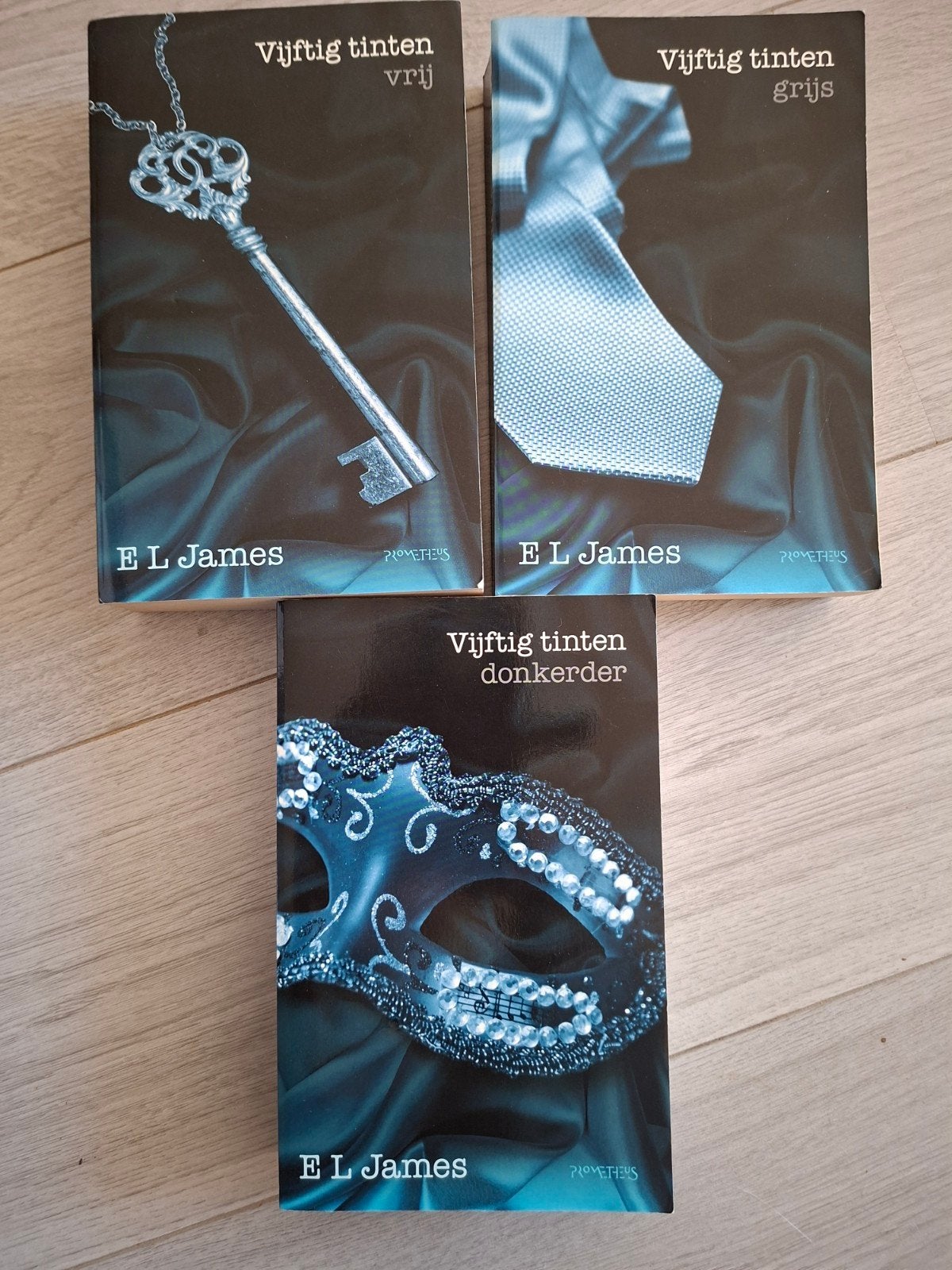 3 boeken vijftig tinten grijs e.l. james, Boeken, Ophalen of Verzenden, Gelezen