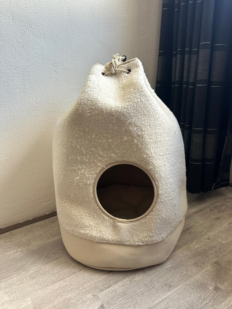 DISTRICT 70 Casa Teddy Beige Kattenhuis, Ophalen, Zo goed als nieuw, Pluche