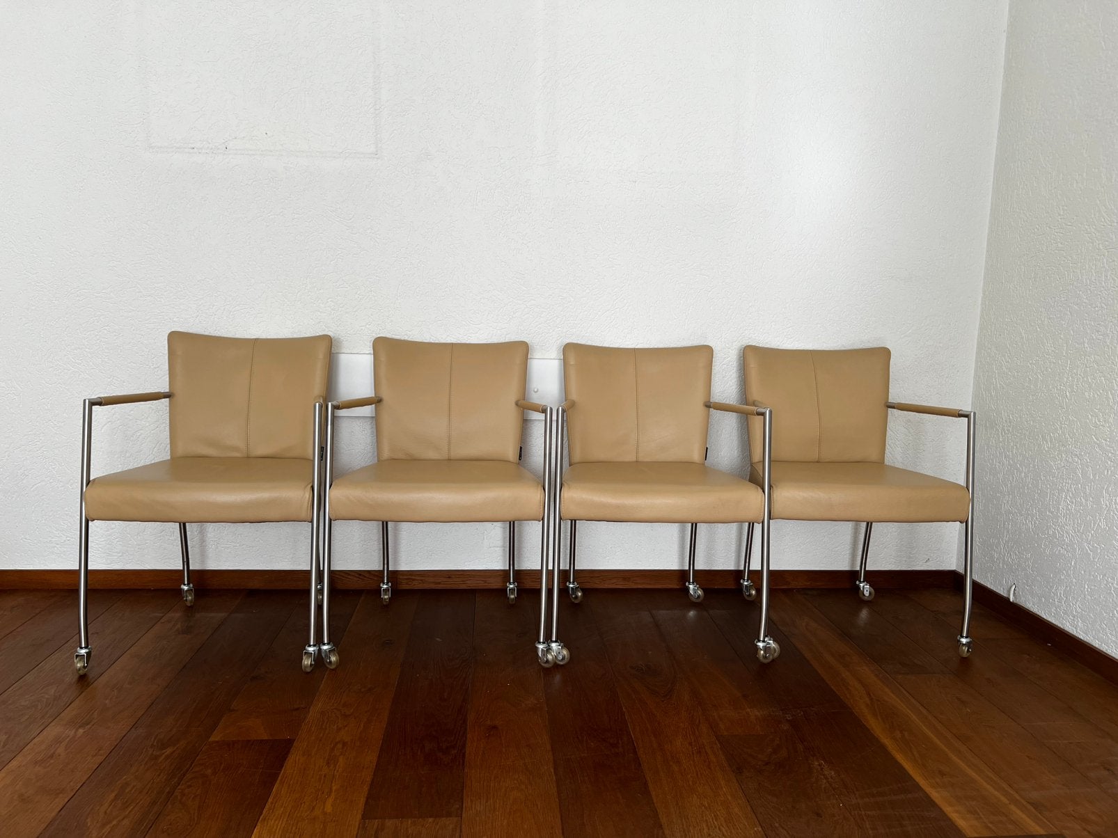 4 lederen eetkamerstoelen met wieltjes, Ophalen, Gebruikt, Bruin, Vier