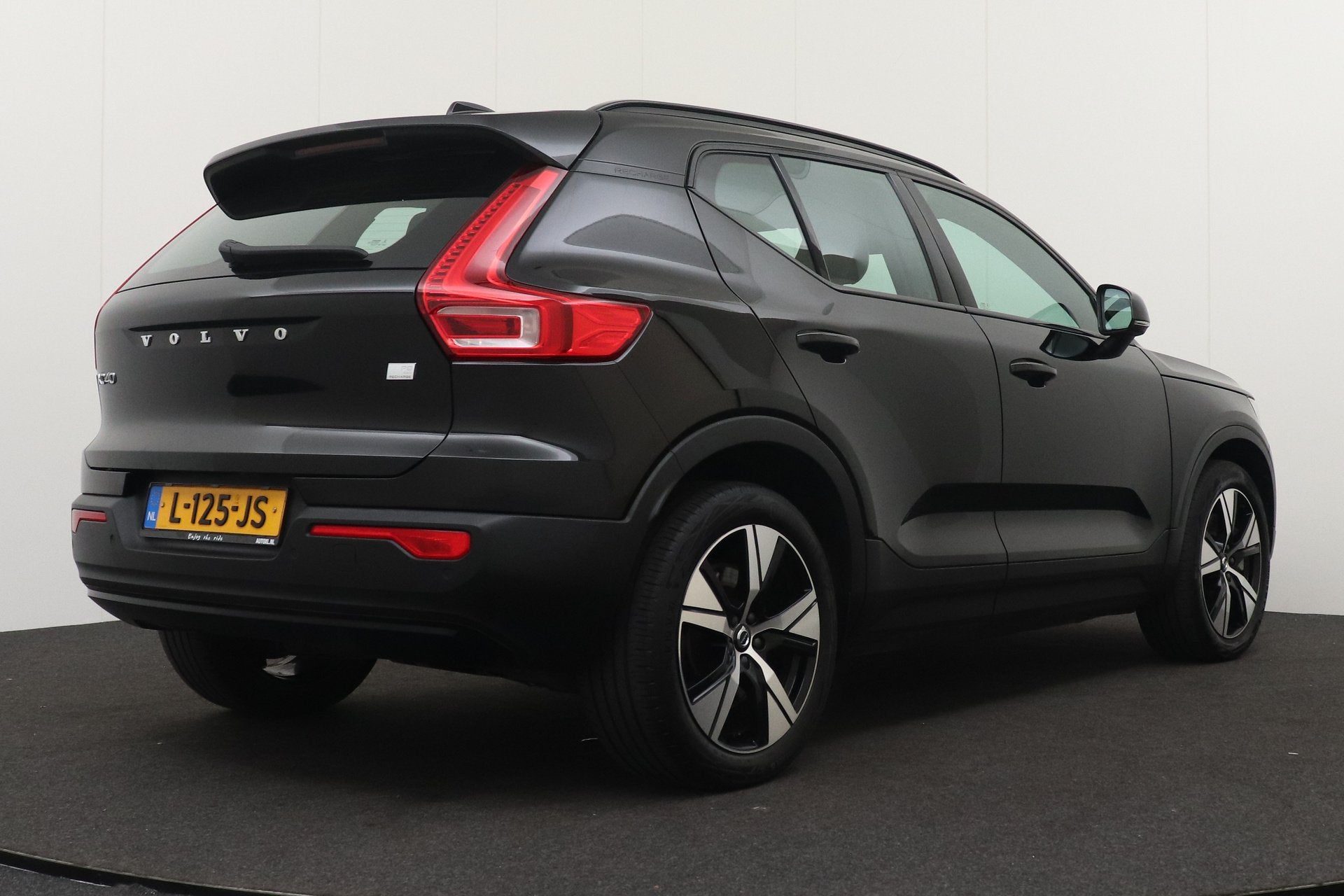 Volvo XC40 Recharge P8 408 PK AWD R-Design Camera Dodehoek A, Auto's, Volvo, Dealer onderhouden, Gebruikt, Zwart, 417 km