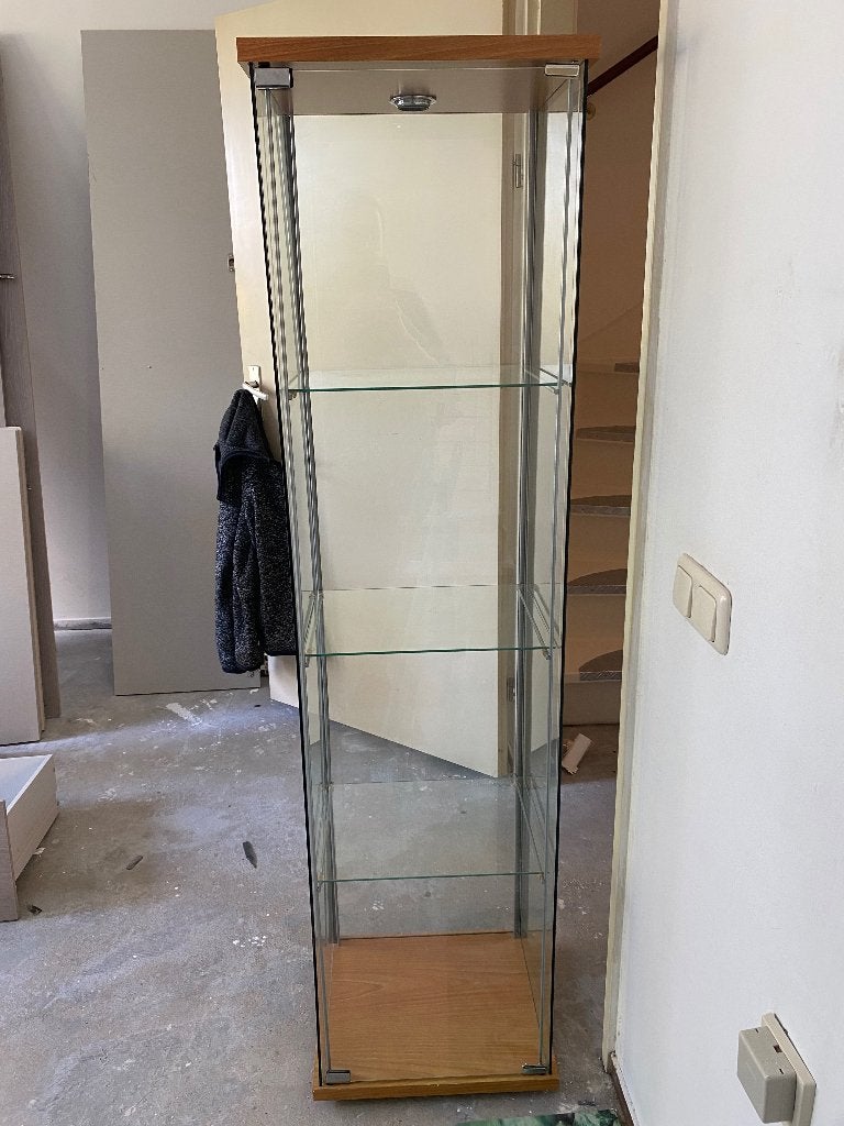 Glazen vitrinekast met houten accenten, Huis en Inrichting, Ophalen, Minder dan 50 cm, Overige houtsoorten, Modern