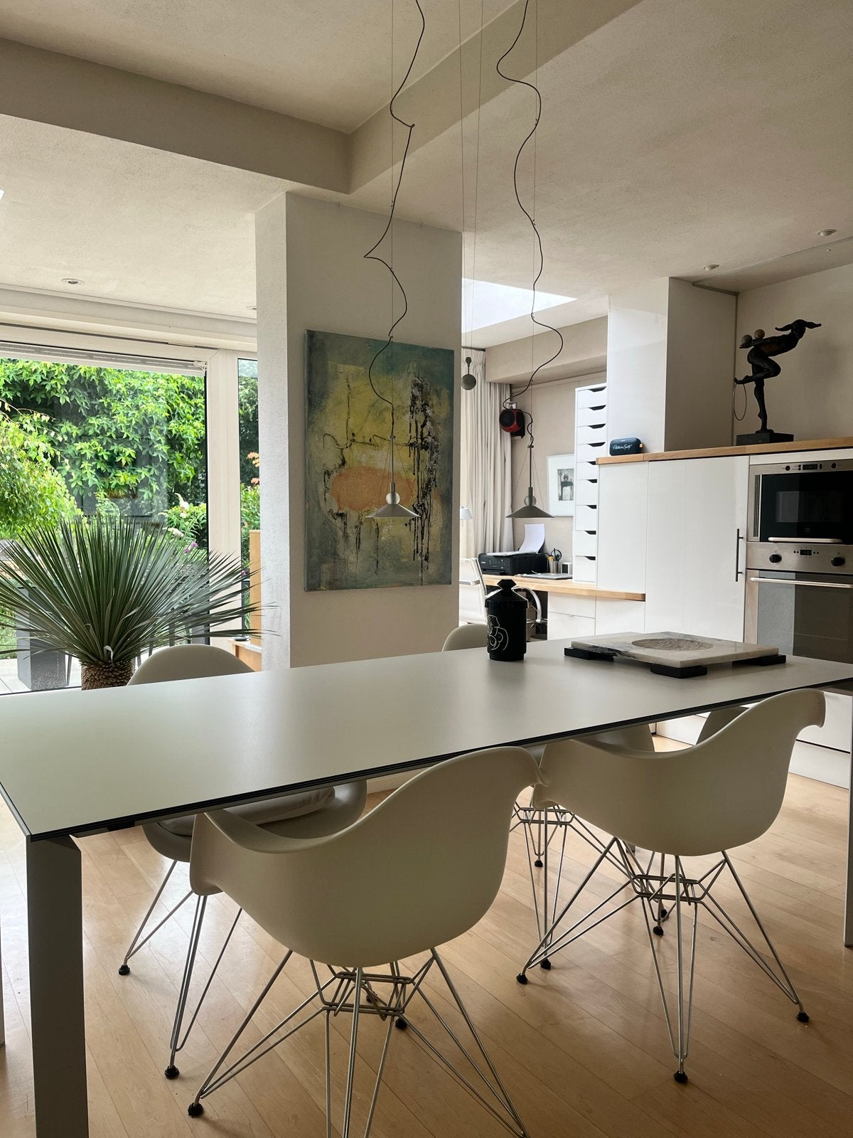 Vitra Eames Plastic Armchair - Wit met draadonderstel, Huis en Inrichting, Stoelen, Zo goed als nieuw, Vier, Kunststof, Metaal