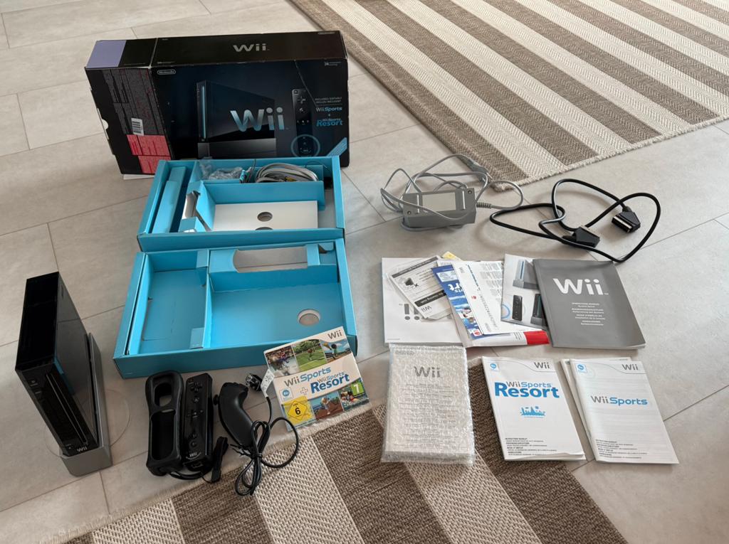 Nintendo Wii Sports Set!, Spelcomputers en Games, Spelcomputers | Nintendo Wii, Ophalen of Verzenden, Zo goed als nieuw, Met 2 controllers