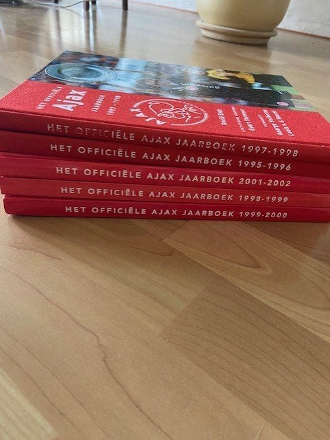 Het officiele Ajax Jaarboek 1995-2002, Ophalen of Verzenden, Zo goed als nieuw, Ajax, Boek of Tijdschrift