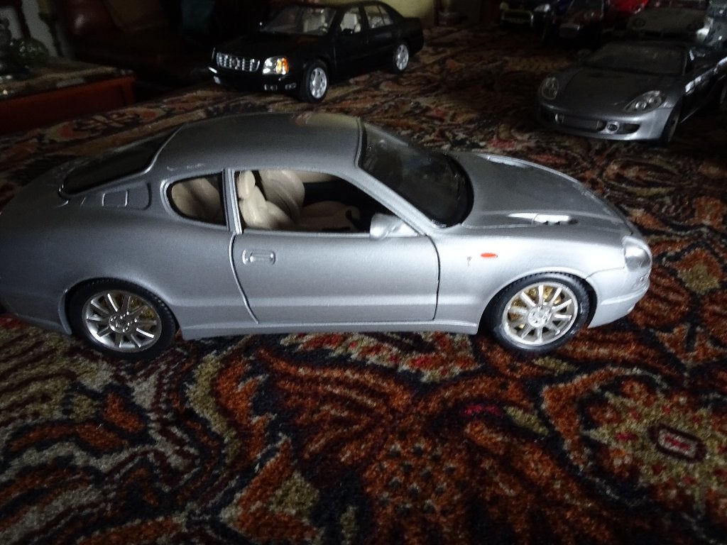 ZEER MOOIE MASERATI 3200 GT 1998 1;18 BbURAGO, Hobby en Vrije tijd, Modelauto's | 1:18, Ophalen of Verzenden, Zo goed als nieuw