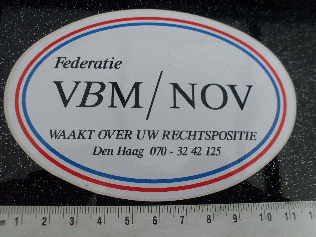 sticker vbm / nov waakt over uw rechtspositie den haag, Verzenden, Zo goed als nieuw, Bedrijf of Vereniging