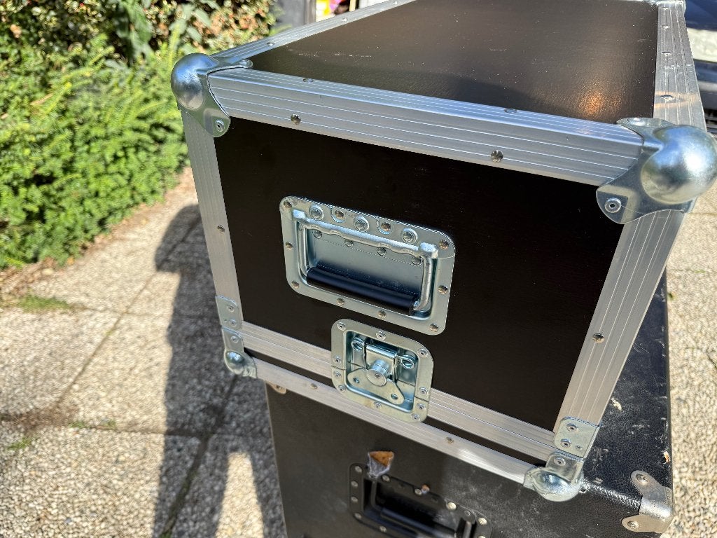 Foto 3 van ALS NIEUW: Ampeg SVT Heritage Bass Head met Flightcase