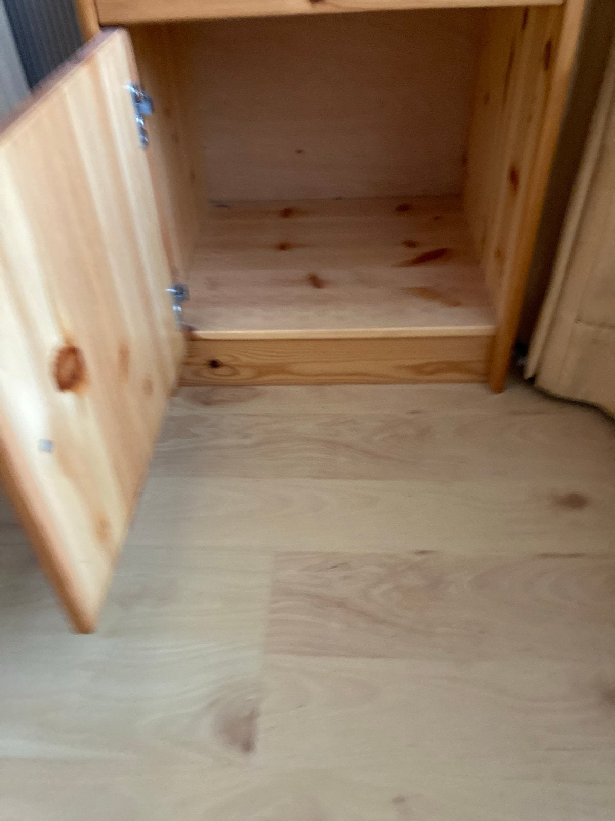 Grenen nachtkastje met lade en deurtje, Gebruikt, Minder dan 45 cm, Hout, 55 tot 70 cm