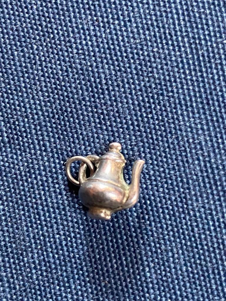 Zilveren bedel hanger theepot koffiekan zeer gedetailleerd, Overige merken, Ophalen of Verzenden, Zo goed als nieuw, 4 bedels of meer