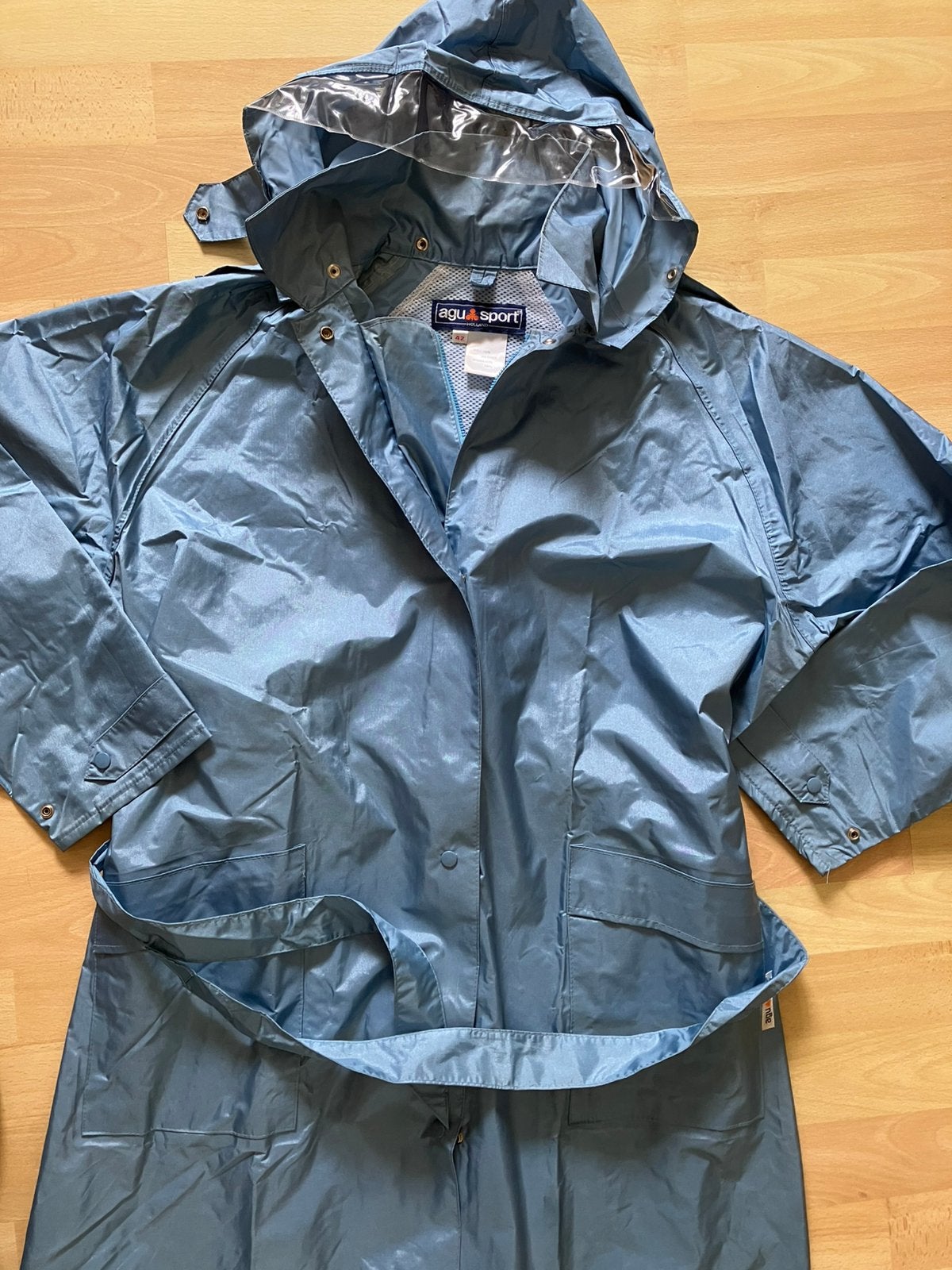 Agu lange lichtblauwe regenjas mt 42 nieuw, Ophalen of Verzenden, Nieuw, Maat 42/44 (L), Blauw