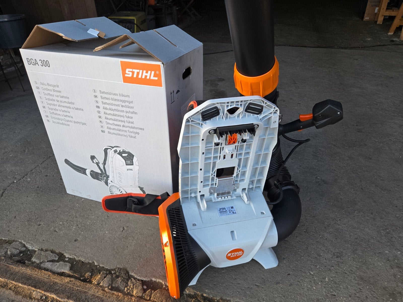 Nieuw Stihl BGA 300 accu bladblazer | Nieuw in doos BGA300, Info@stihl.nl, Stihl, Ophalen of Verzenden, Stihl BGA300 AR accu ruggeddagen bladblazer