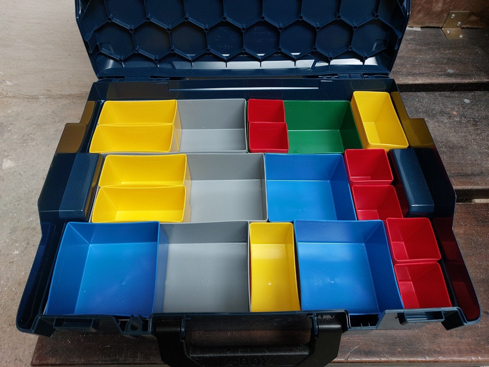 Bosch L-Boxx 138 met vakken bakjes, Doe-het-zelf en Verbouw, Ophalen of Verzenden, Gevuld, Zo goed als nieuw