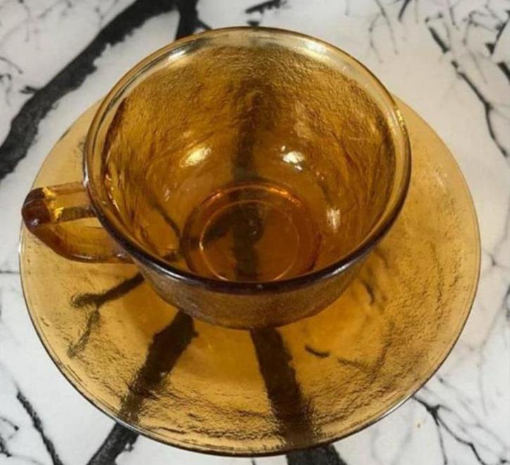 Set van 2 amber gele Arcoroc France Sierra kop en schotels, Gebruikt, Ophalen of Verzenden, Glas, Overige stijlen