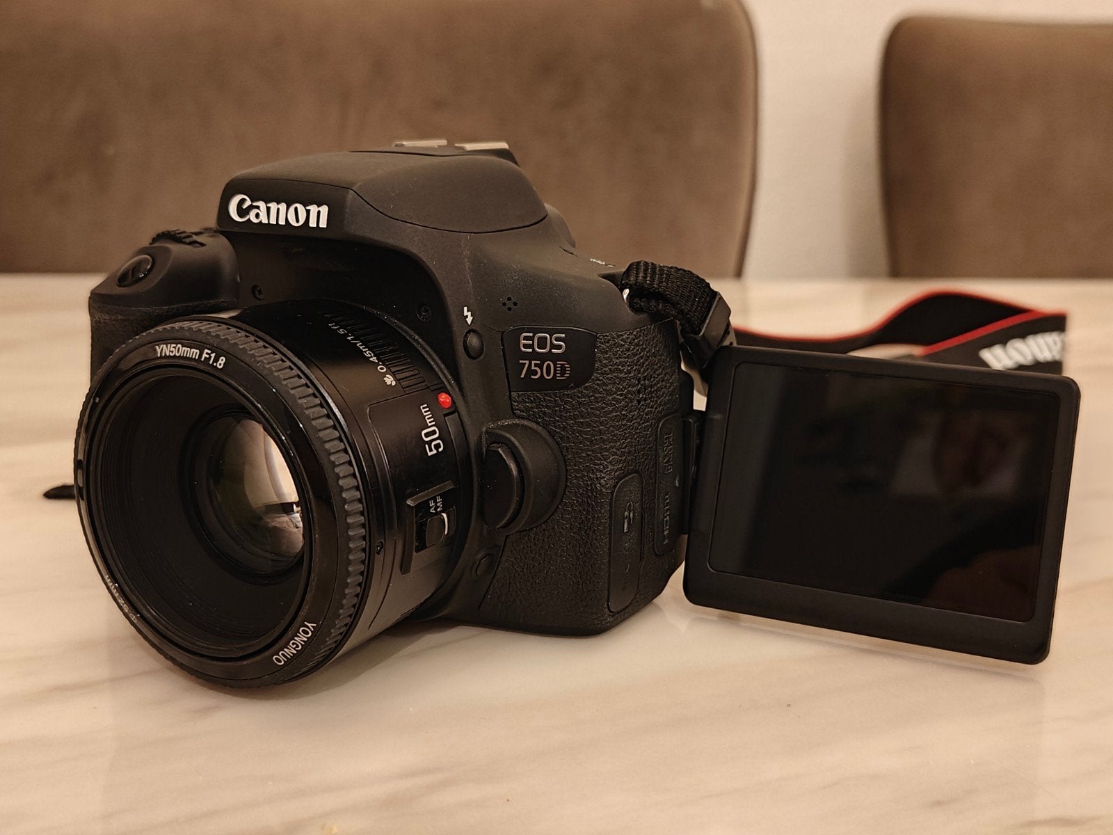 Canon EOS 750D + 2 lenzen, tasje , Slechts 1.678 clicks, Audio, Tv en Foto, Fotocamera's Digitaal, Ophalen of Verzenden, Zo goed als nieuw