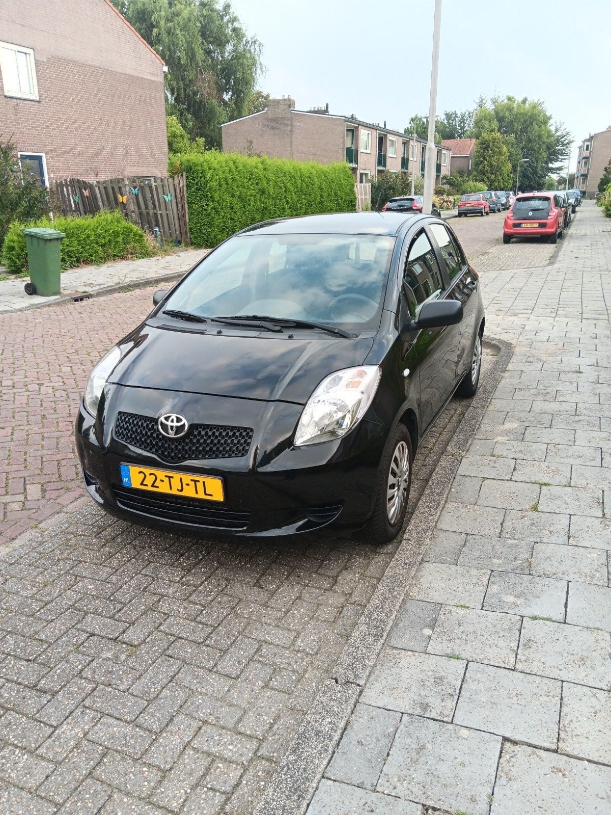 Toyota Yaris 1.0 12V Vvt-i 5DR Terra 2006 Zwart, Auto's, Voorwielaandrijving, 527 kg, 40 €/maand, 750 kg