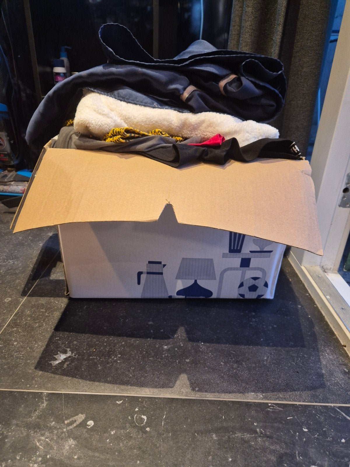 Verhuisdoos vol kleding meisje 134/140., Ophalen, Zo goed als nieuw, Meisje