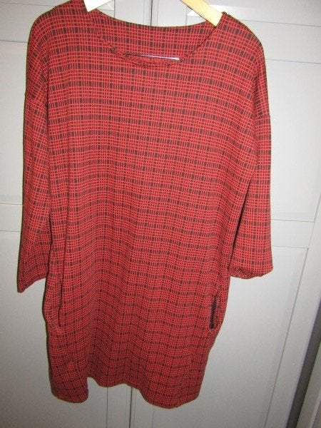 G303 NED mt XXL jurk rood zwart ruit jersey, Verzenden, Maat 46/48 (XL) of groter, Zo goed als nieuw, Knielengte