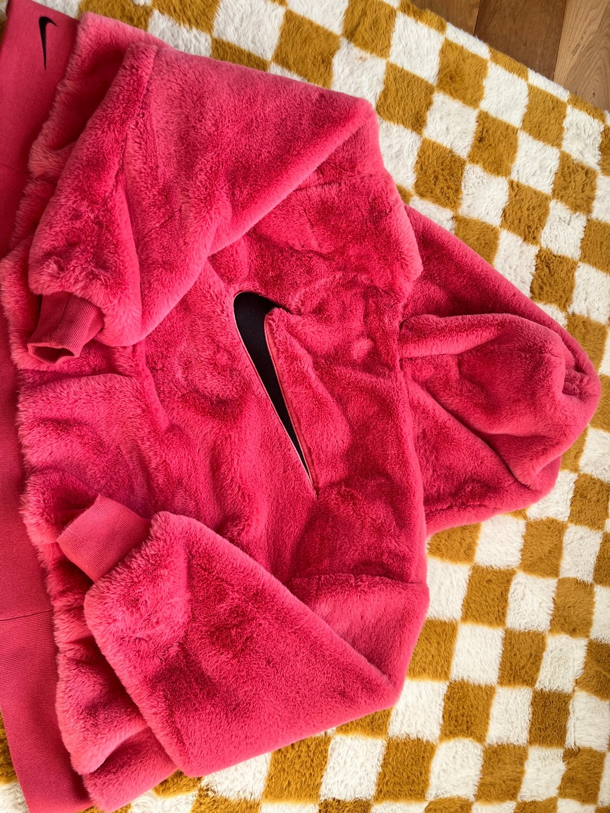Nike roze fluffy vest met capuchon - Maat M, Kleding | Dames, Ophalen of Verzenden, Zo goed als nieuw, Maat 38/40 (M), Roze